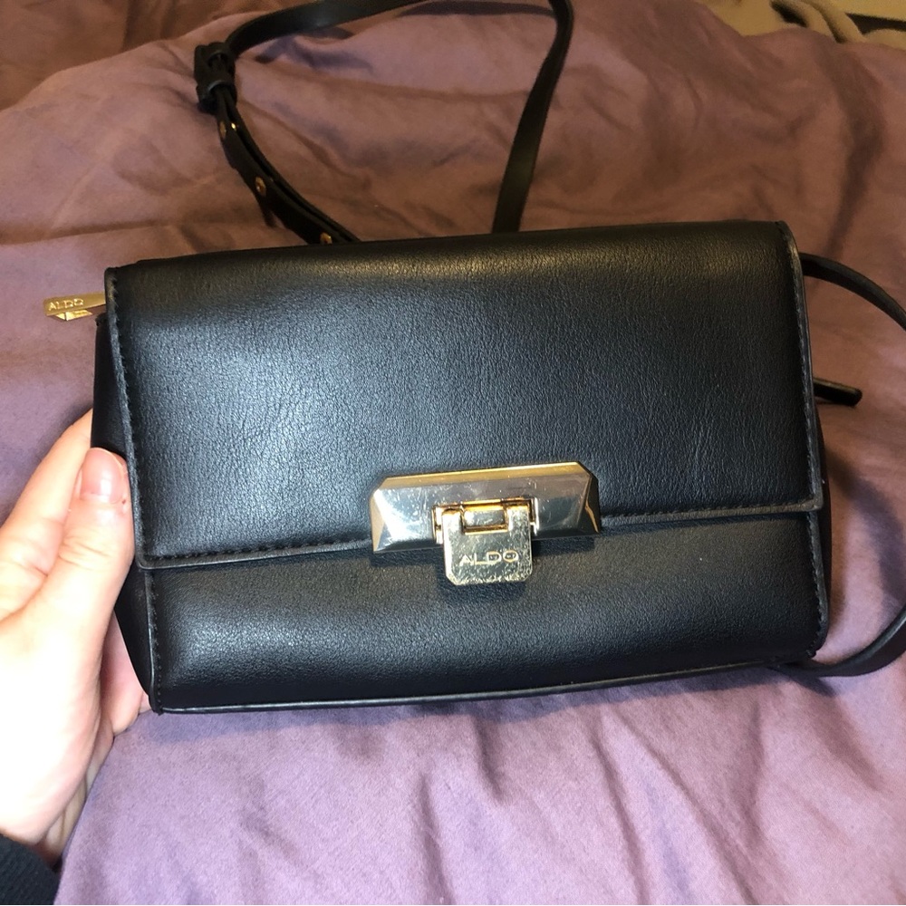BNWOT Aldo Elegant Black Crossbody With Gold Accent Hardware - Picture 14 of 16